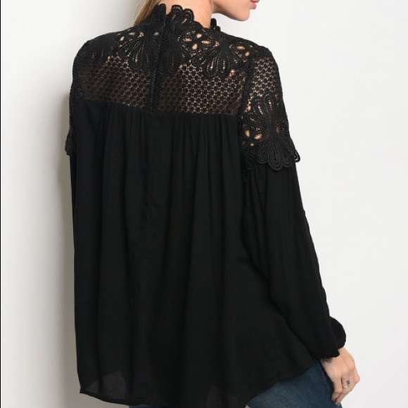 JUST IN ‼️Lace detail mock neck top - Picture 2 of 8